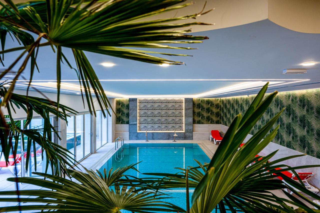 Hotel Carolin Келіменешті Екстер'єр фото
