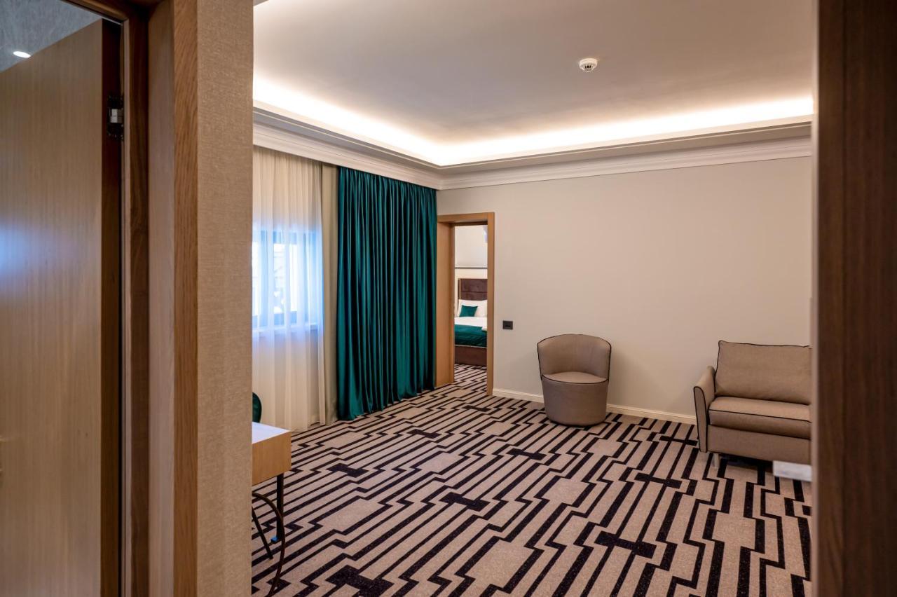 Hotel Carolin Келіменешті Екстер'єр фото